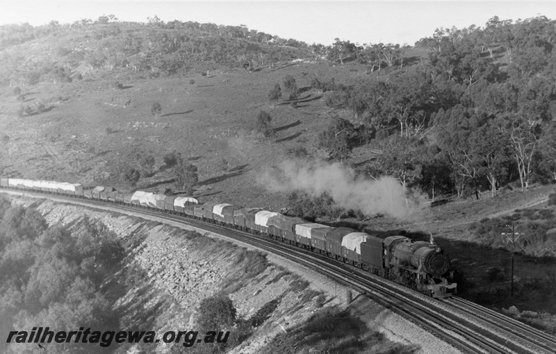 P17536
V class 1216, on No 24 goods train, No 2 cutting, Avon Valley line
