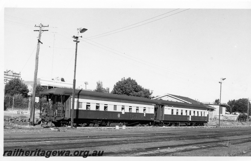 P17560
3 of 6 AQZ class 415 sleeping carriage and AQZ class 419 sleeping carriage fitted with a small buffet on the Holiday weekender, end and side view, Collie, BN line.
