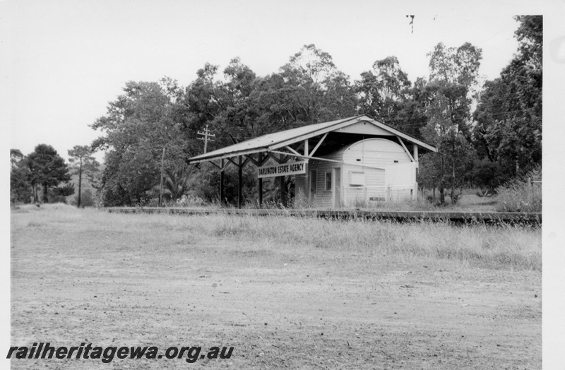 P17567
Passenger platform, cabin, pitched roof over cabin, Darlington, M line.
