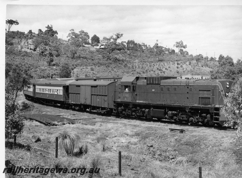 P17609
A class 1511 diesel locomotive hauling The Westland Express through the Darling Ranges near the Swan View Tunnel deviation. ER line. Side view of diesel locomotive.
