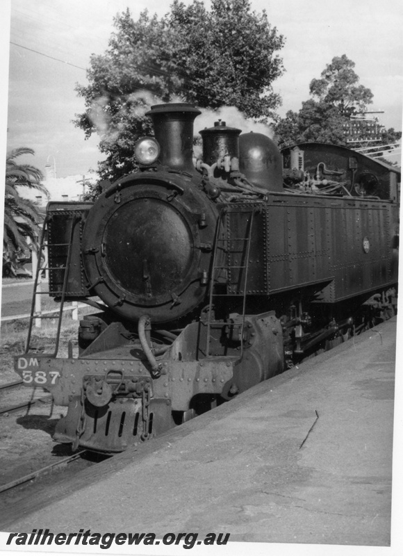 P17683
DM class 587, on 5:30 am Midland to Perth passenger service, front and side view
