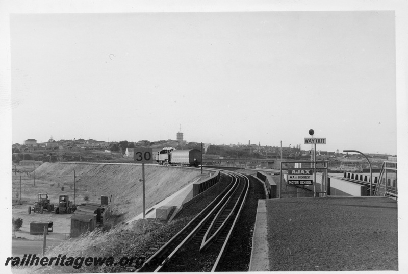 P17687
DD class loco, bunker first, on 5:10 am one carriage passenger train to Fremantle, speed sign, approaching Fremantle bridge, ER line
