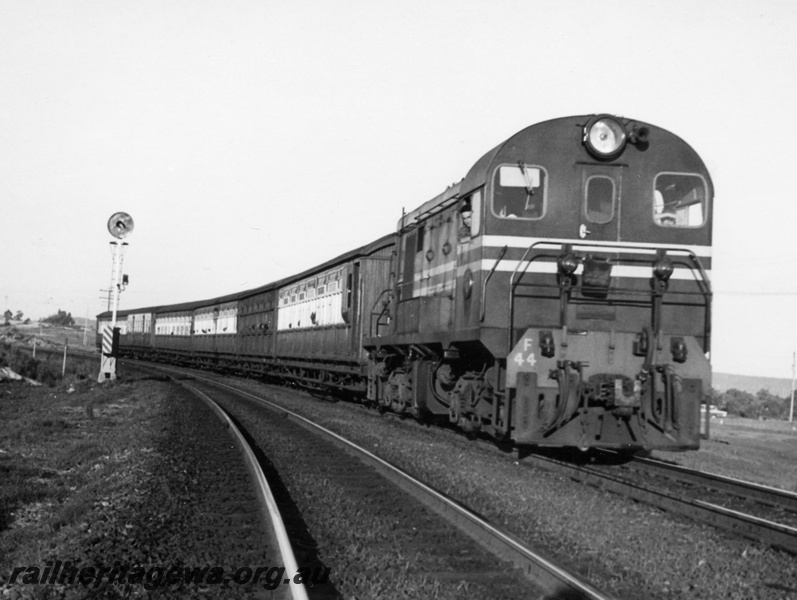 P17706
F class 44, on 4:28 pm Midland to Perth passenger service, light signal, between Ashfield and Bayswater, ER line
