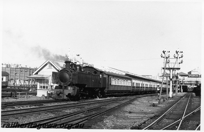 P17712
DM class 585, reversing Armadale passenger carriages into platform, bracket signal, trackside linen room, Perth station
