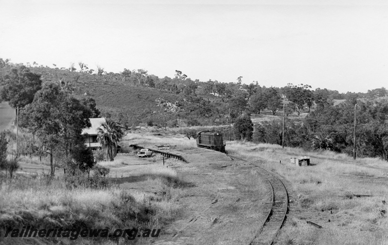 P17750
6 of 9 Rail reclamation on old ER line. C class 1701, running light, platform, utility, house, Swan View, ER line
