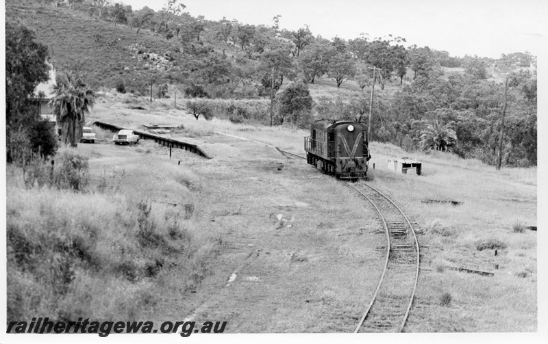 P17751
7 of 9 Rail reclamation on old ER line. C class 1701, running light, platform, utility, another motor vehicle, house, Swan View, ER line
