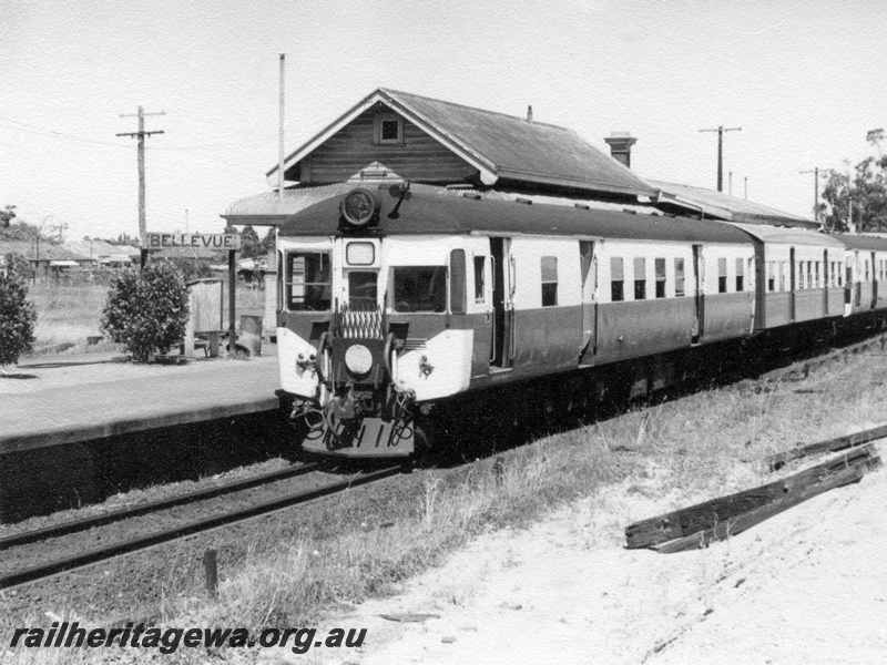 P17794
ADG/AYE/ADG class railcar set, platform and station building, station nameboard, Bellevue, ER line
