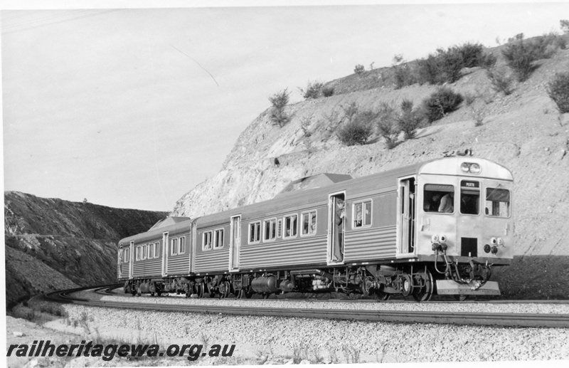 P17822
5 of 5 of ADK class 690 & 684 railcars at the western end of Windmill Hill cutting on the Avon Valley railway. The train is returning to Perth following a tour to Wundowie.
