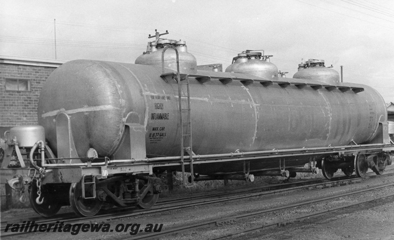 P17905
JRB class 269, Narrogin, end and side view
