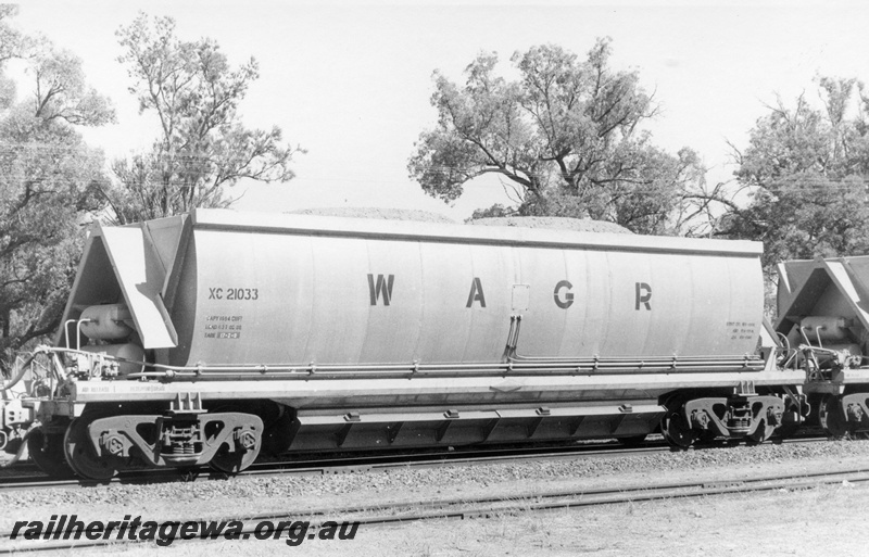 P17906
XC class 21033, constructed at Midland Workshops, end and side view
