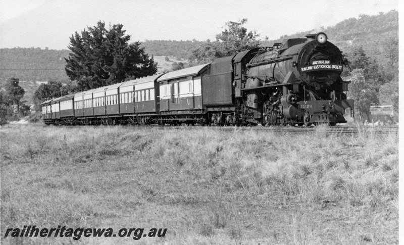 P17920
1 of 2 ARHS Tour to Pinjarra, V class 1221, on tour train, with 