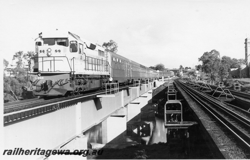 P18002
L class 268, on empty passenger carriages, crossing concrete and steel bridge, Swan River, Guildford, ER line
