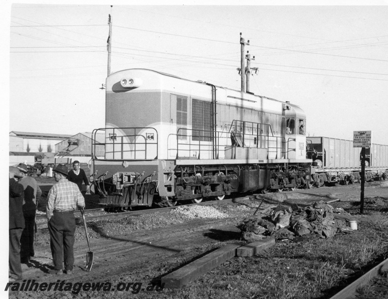 P18009
1 of 3 K class 203 on standard gauge ballast train, one wagon visible, workmen, sign stating 