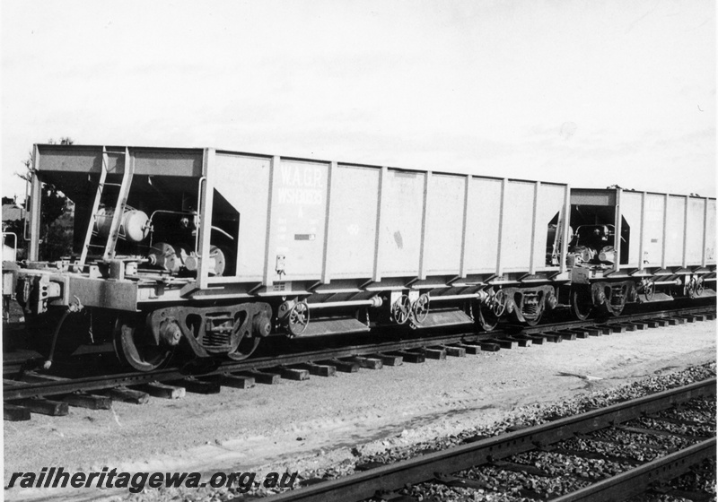 P18014
WSH class standard gauge ballast wagon, built by Tomlinsons, end and side view
