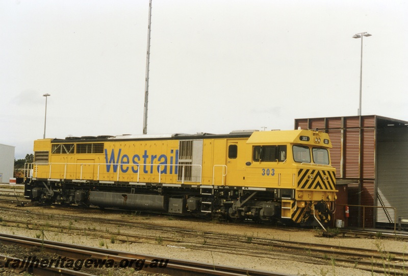 P18034
Q class 303, (reclassified Q class 4003) Forrestfield, Clyde built, side and front view
