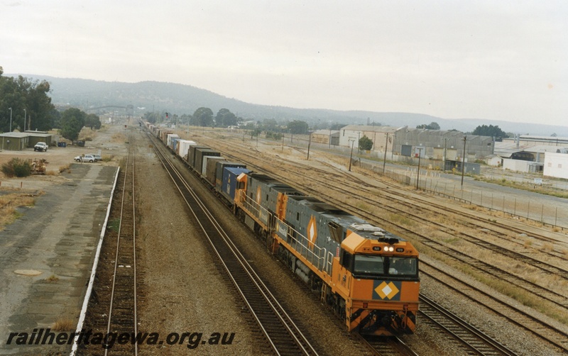 P18044
NR class 109, NR class 105, double heading standard gauge 