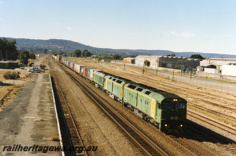 P18045
ALF class 20 and two other diesel locos, triple heading standard gauge 