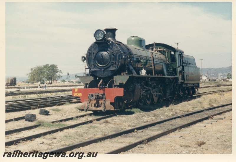 P18099
W class 905, on trial run to East Perth, front and side view, ER line
