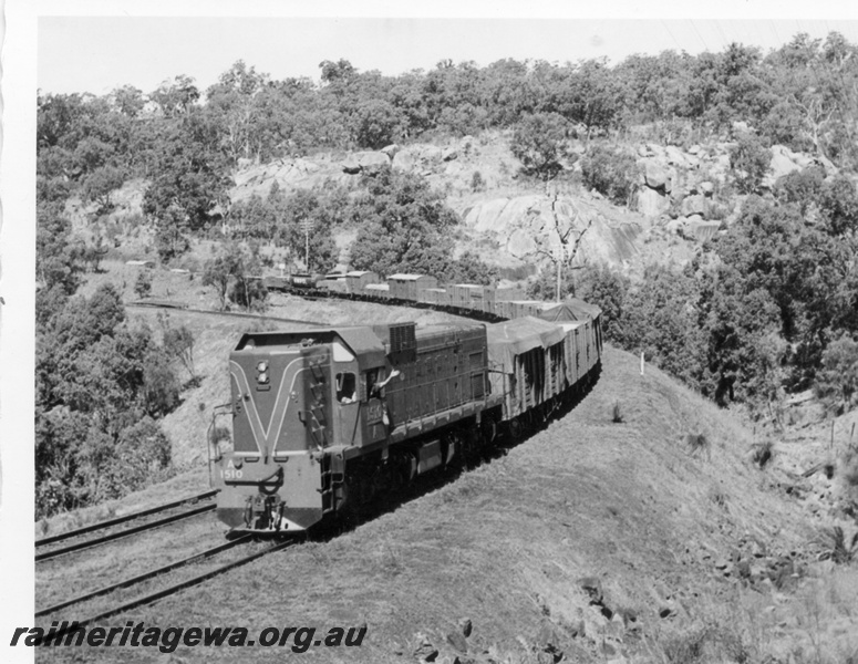 P18125
A class 1510 diesel locomotive hauling a mixed goods train approaching Swan View tunnel. ER line. The driver waves to the photographer.
