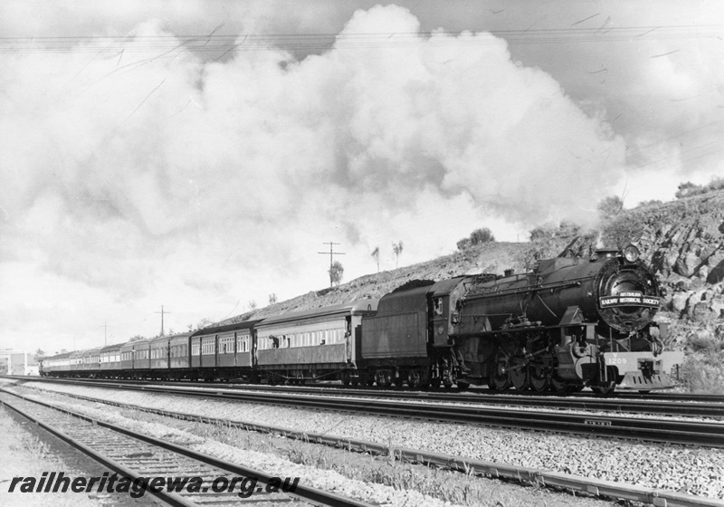 P18144
V class 1209, on ARHS tour train, West Toodyay, Avon Valley line, side and front view 
