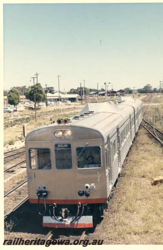 P18155
ADK class 681, ADK class 682, on 12.10pm service to Midland, signal, bracket signal, ER line
