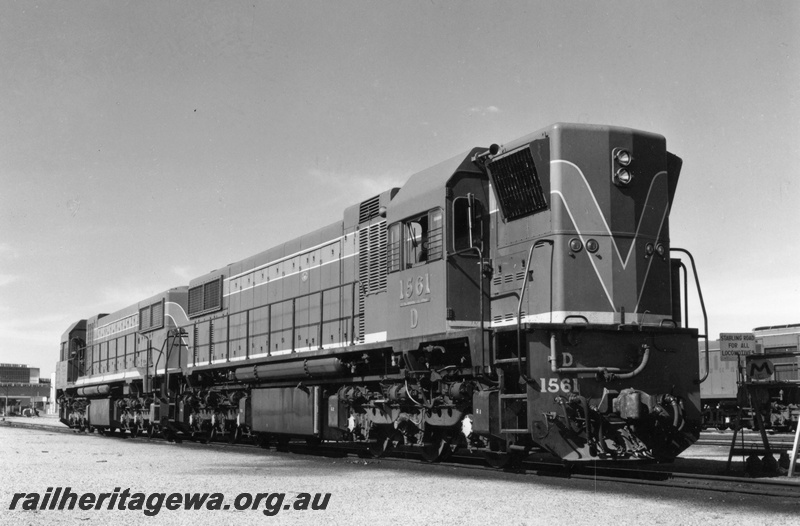 P18160
D class 1561, coupled to another D class loco, 