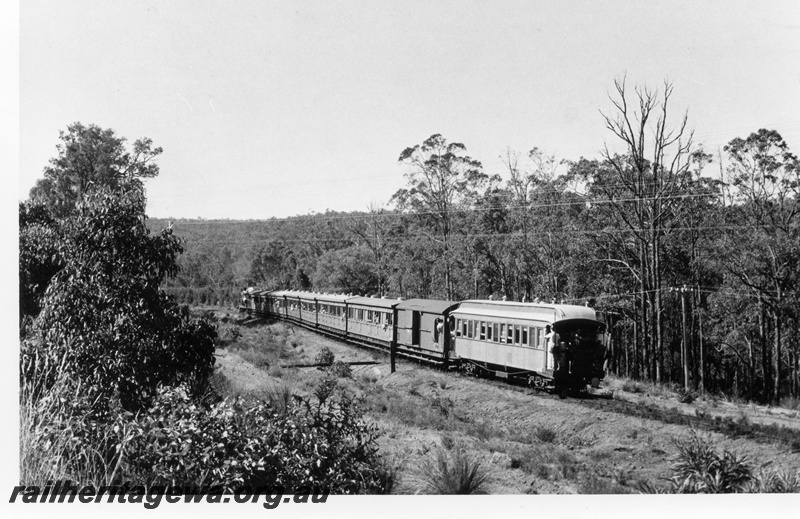 P18182
2 of 3 images of Donnybrook to Bunbury Vintage Train, G class 123, heading train comprising AL class 40, Z class 114, ACM class 210, ACM class 412, ACM class 33, ACM class 238, ACM class 391, ACM class 36, PP line
