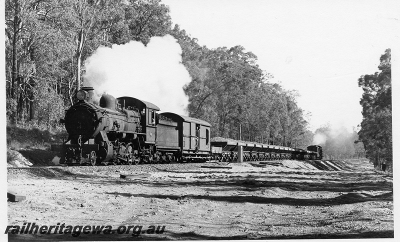 P18189
FS class 452, FS class 423, on front and rear of ballast train, near Donnybrook, PP line, same train as P17428
