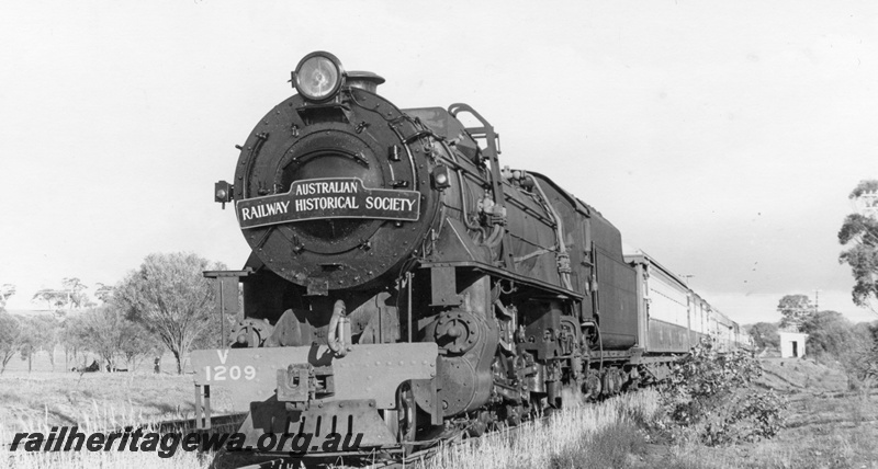 P18199
V class 1209, on ARHS tour train, pause for staff change at Spring Hill, ER line, front and side view
