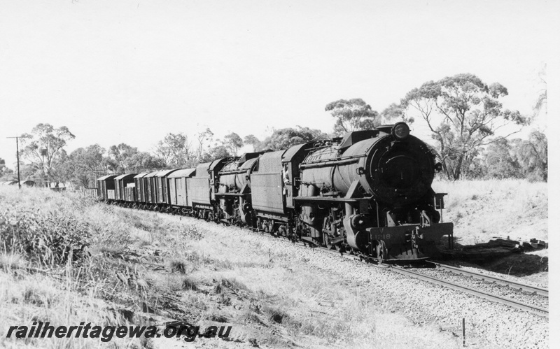 P18200
V class 1218 and another V class 1219, double heading goods train, Cuballing, GSR line
