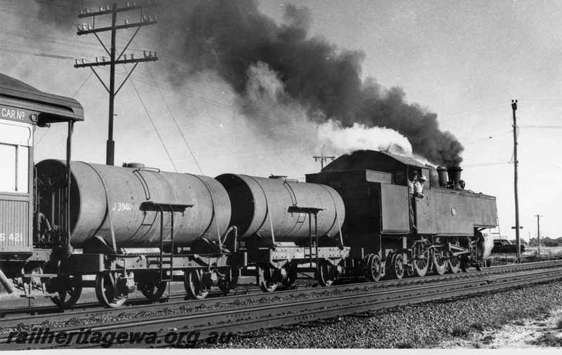 P18205
DM class 586 steam locomotive, bunker and side view, J class 3940 and J class 10587 water tankers with different underframes, on tour to Gingin, Upper Swan bridge.
