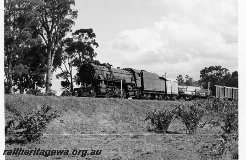 P18235
V class 1214 on a 