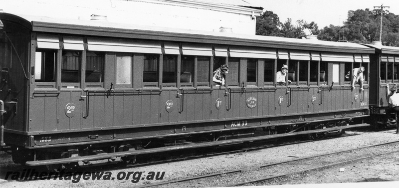 P18254
Ex MRWA ACM class 33, Yarloop, SWR line, side view
