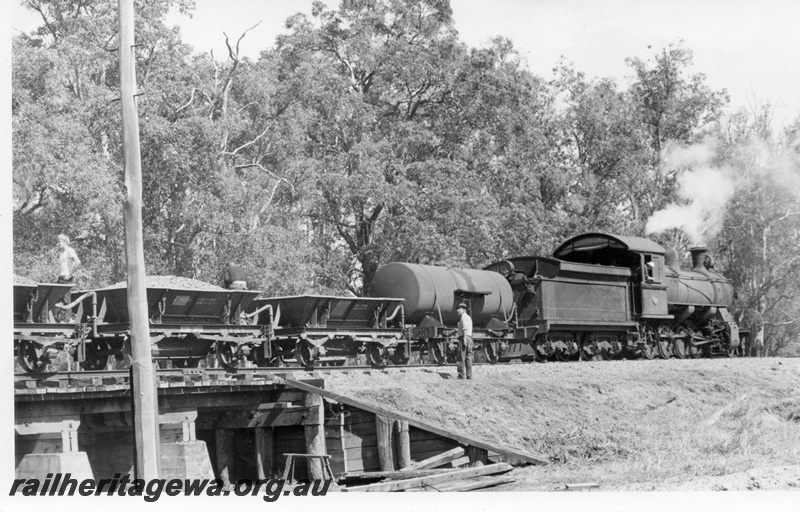 P18259
FS class 452, on ballast train, on concrete and wooden bridge near Ferguson River, PP line
