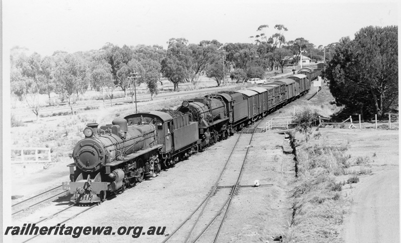 P18270
1 of 6 images of PM class 714 and V class 1223, double heading goods train No 12 from Narrogin to York via Brookton on GSR line, signal, passing Pingelly 
