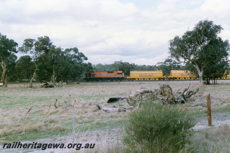 P18303
NA class 1872, XY class hoppers on coal train, departing Chicken Creek for Collie, side on view
