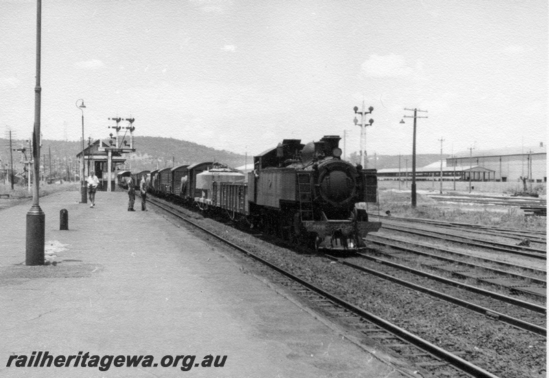 P18337
DM class 588, on special Midland to Fremantle goods shunt, platform, signal box, bracket signals, light signals, Midland, ER line
