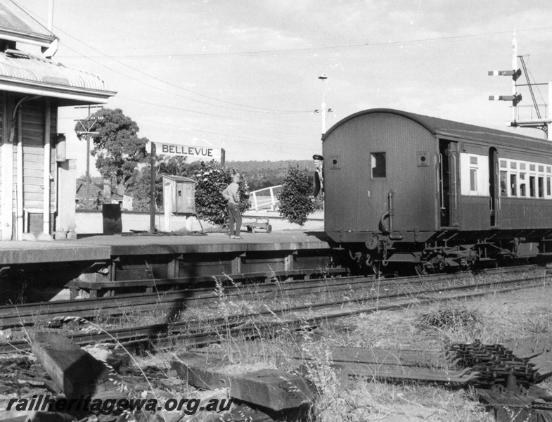 P18348
Station, building, platform, passenger waiting, rear of passenger carriage, bracket signal, Bellevue, ER line
