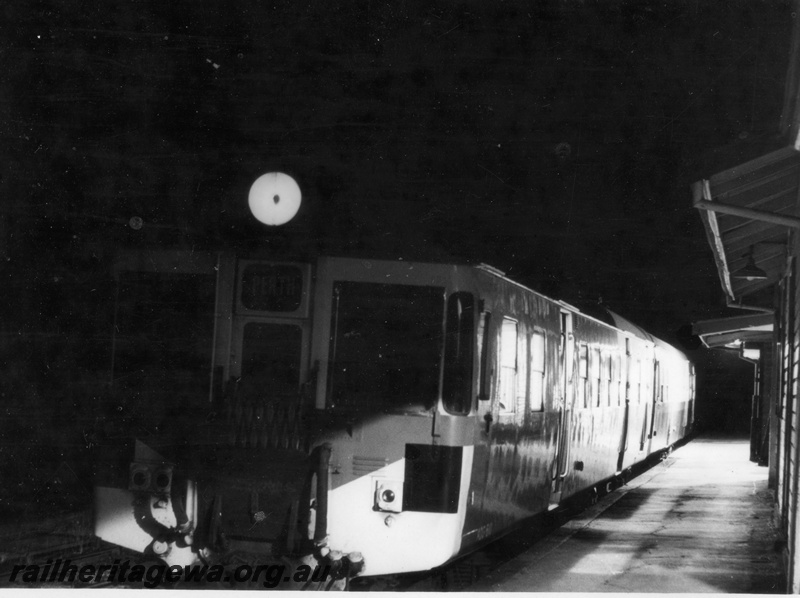 P18352
ADG class 602, ADG class 610, on 1:05am Chidlow to Perth service, ER line, last service
