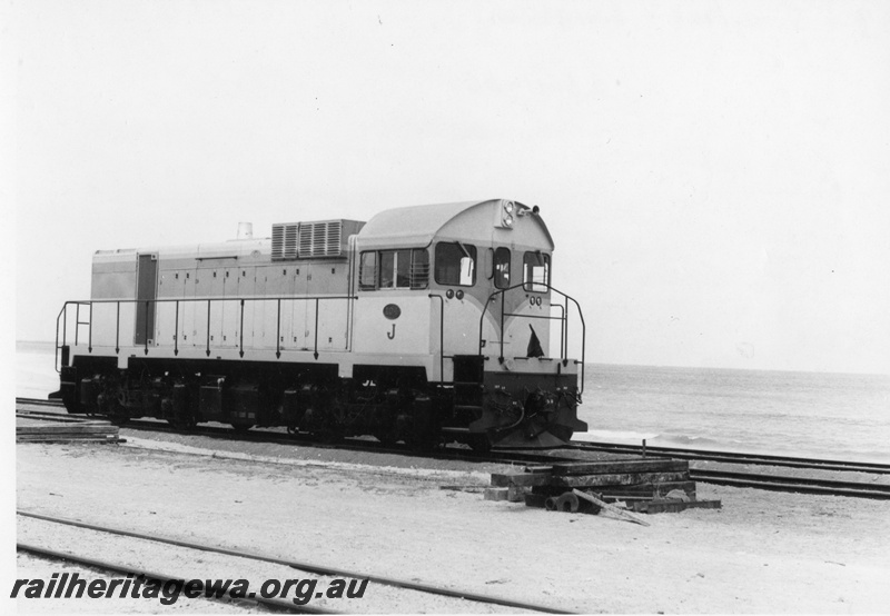 P18401
J class diesel, Leighton, side and rear view
