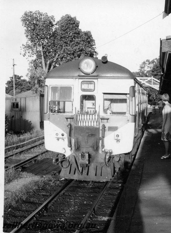 P18421
ADG class railcar, on service to Midland, at Chidlow station, EGR line, possibly last service, front on view
