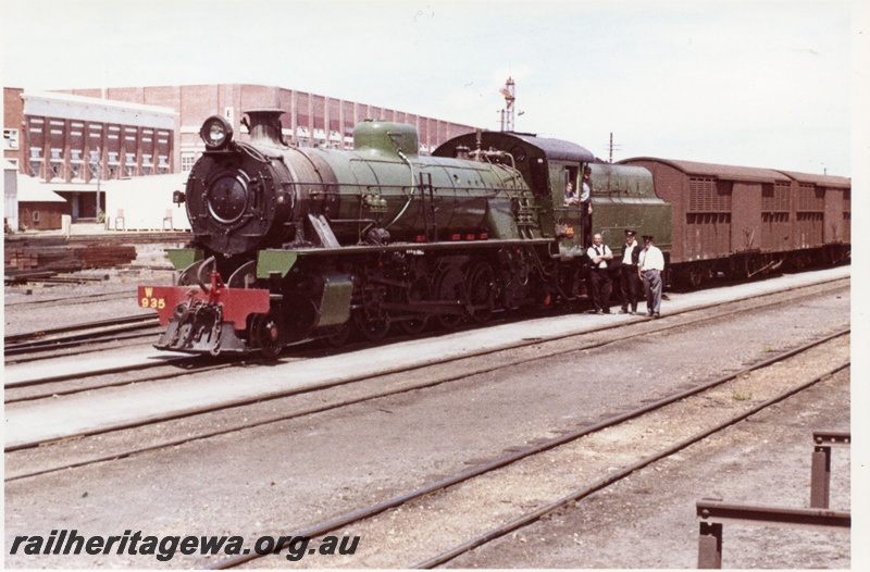 P18422
W class 935, on goods train, Fremantle, EGR line, front and side view
