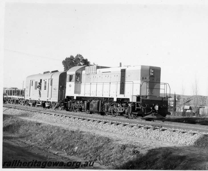 P18432
J class 101, Midland, ER line, end and side view
