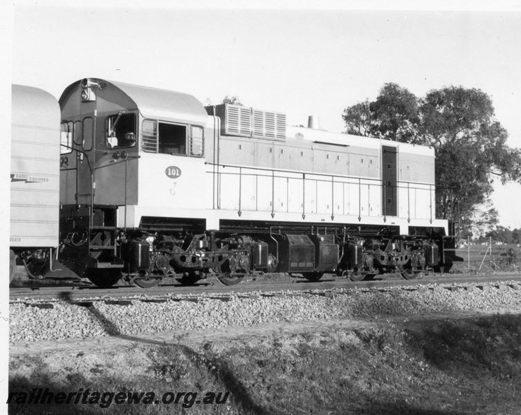 P18433
J class 101, on freight train, side and end view
