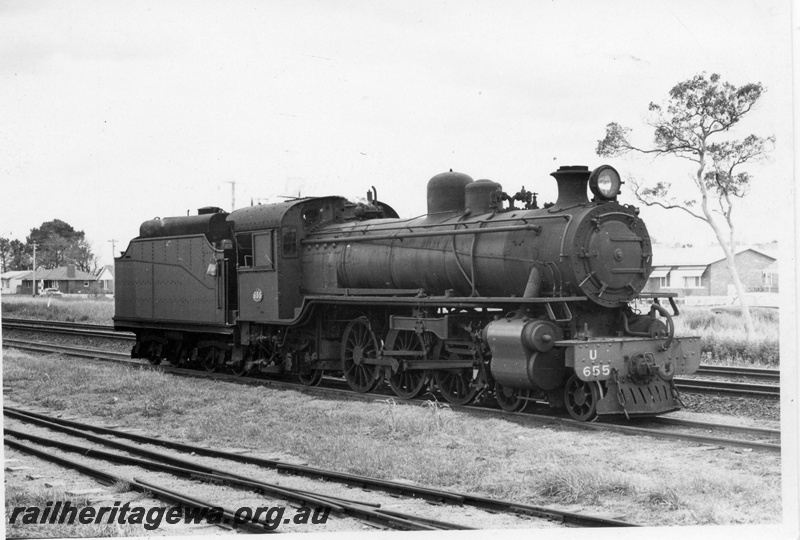 P18435
U class 655, Bassendean, ER line, side and front view
