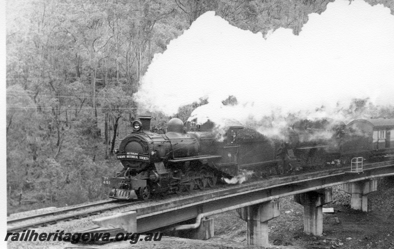 P18464
FS class 451 and FS class 420, double heading ARHS tour train, crossing steel and concrete bridge, Beela, BN line
