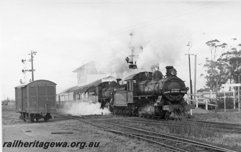 P18465
FS class 451, FS class 420, double heading ARHS Reso tour train, louvre van, bracket signals, platform, station building, Brunswick Junction
