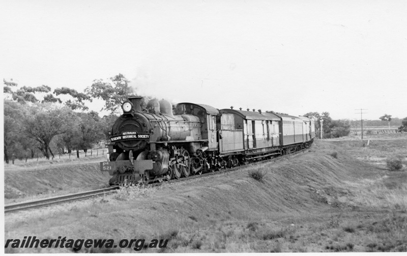 P18466
PR class 521, on ARHS Reso tour train, near Beverley, GSR line
