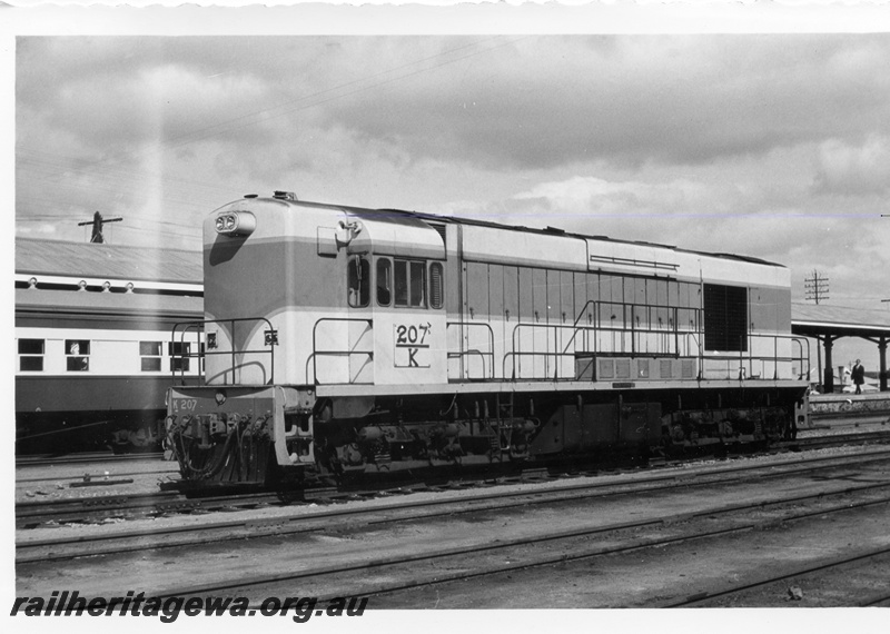 P18470
1 of 12 images relating to the ceremony for the linking of the standard gauge railways at Kalgoorlie, K class 207, Kalgoorlie station, end and side view
