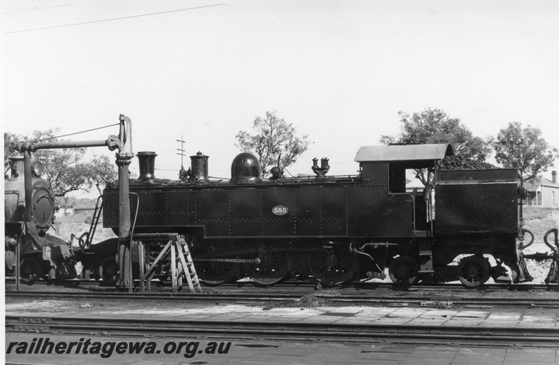 P18485
DM class 585, water tower, East Perth loco depot, side view
